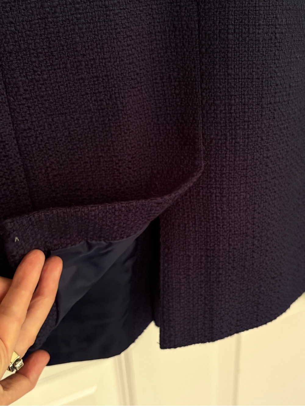 Gorgeous size L Lands' End Women's  Navy Blue Textured Blazer. Boxy fit Like new - Picture 9 of 11